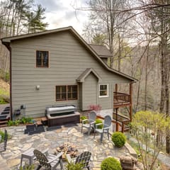 Blowing Rock Cabin | Hot Tub, Fire Pit, Fall Views