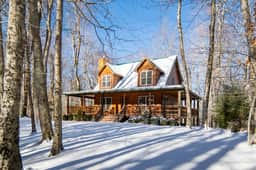 Log Cabin, Close To Ski, Fireplace, Lot of Parking