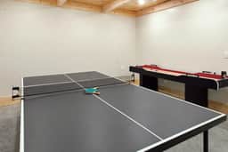 Luxury Log Cabin | Long-Range Views, Game Room - Image 5