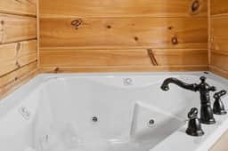 Log Home • Hot Tub, Game Room • 2 Mi to Beech - Image 5