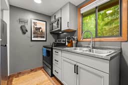Cozy Ski Condo • Creekside • Mins to Sugar Mtn - Image 4