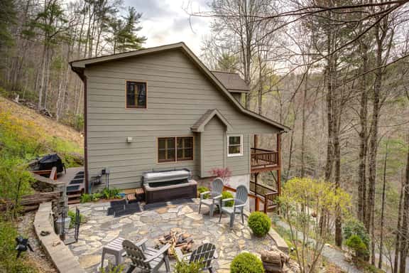 Blowing Rock Cabin | Hot Tub, Fire Pit, Fall Views - Image 1