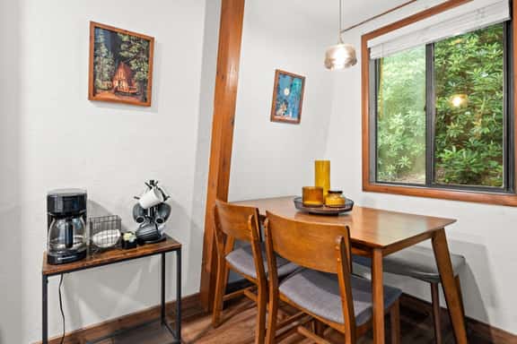 Cozy Ski Condo • Creekside • Mins to Sugar Mtn - Image 1