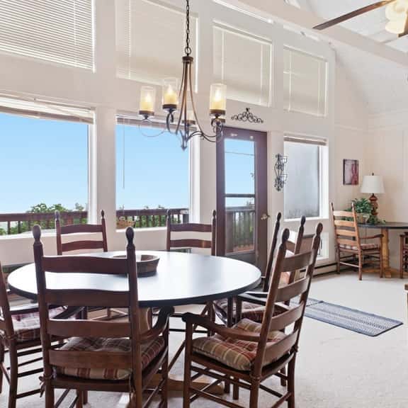 Beech Mtn Chalet | Long-Range Views, Sleeps 9, AC - Image 1