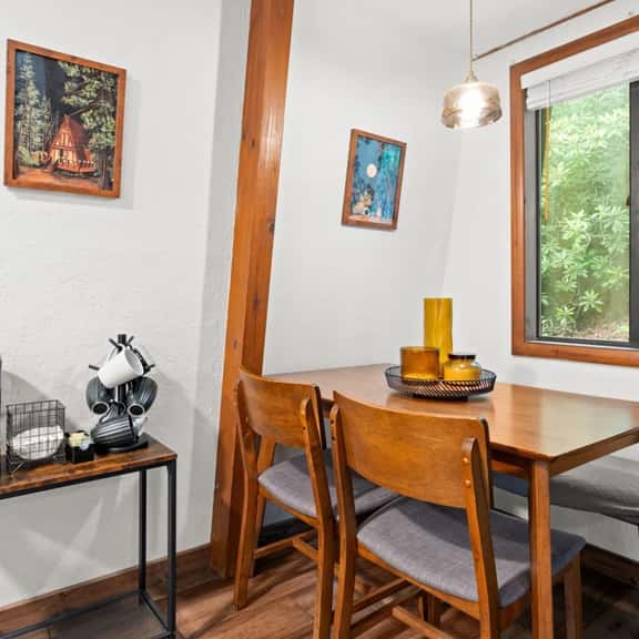 Cozy Ski Condo • Creekside • Mins to Sugar Mtn - Image 1