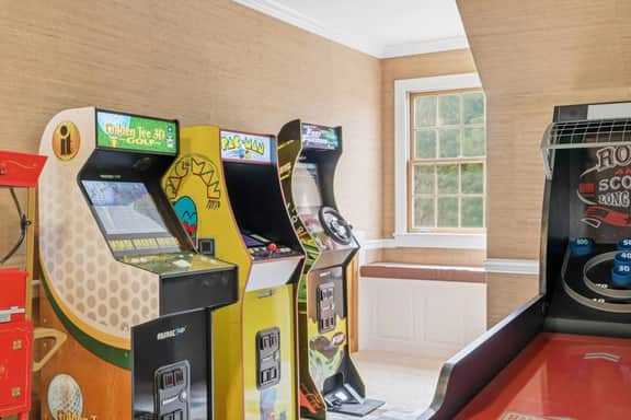 Firepit, Hot Tub, Game Room, Views, Pet Friendly