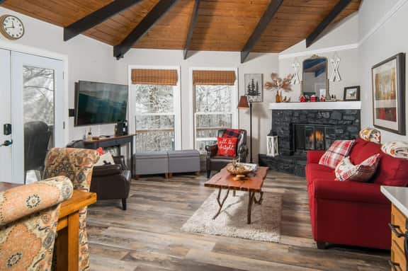 Little Green | AC, Fireplace, Walk to Beech Ski