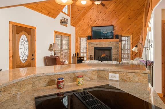 Log Cabin, Close To Ski, Fireplace, Lot of Parking