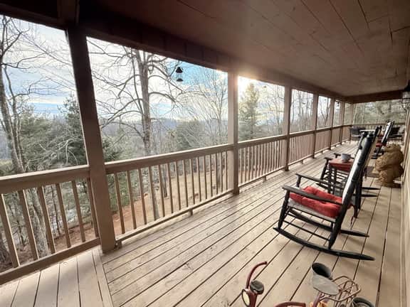 Secluded Boone Cabin w/ Hot Tub + Views