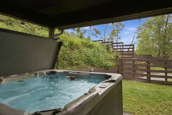 Hot Tub, Views, Firepit, Fireplace, Game Room