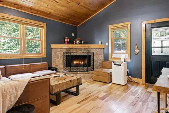 Beech Cabin | Firepit | Pet Friendly | Deck | Fall Views - Image 3