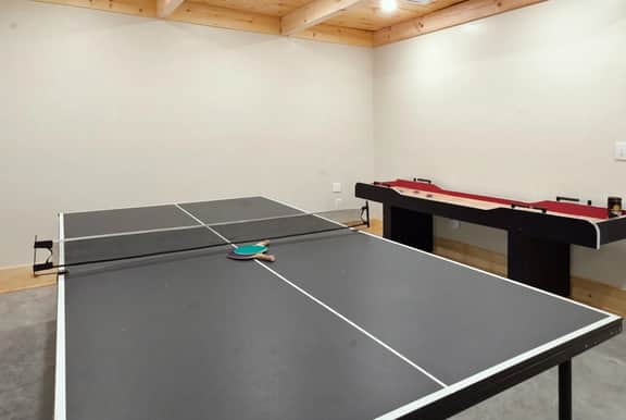 Luxury Log Cabin | Long-Range Views, Game Room - Image 5
