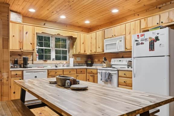 Log Home • Hot Tub, Game Room • 2 Mi to Beech - Image 2