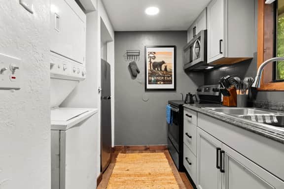 Cozy Ski Condo • Creekside • Mins to Sugar Mtn - Image 3