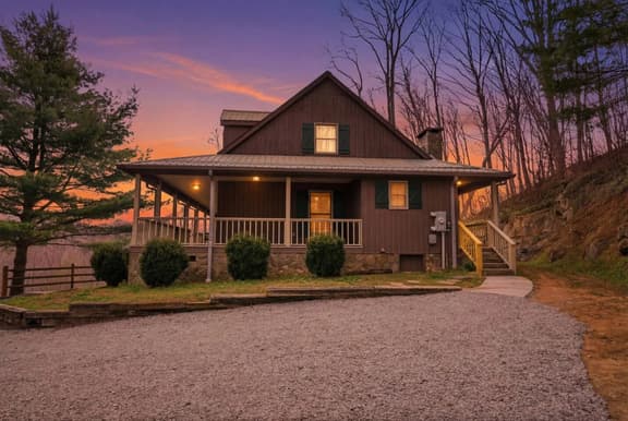 Firepit, Hot Tub, Game Room, Views, Pet Friendly
