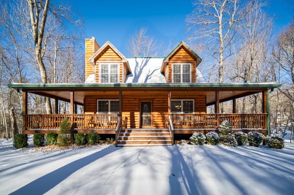 Log Cabin, Close To Ski, Fireplace, Lot of Parking