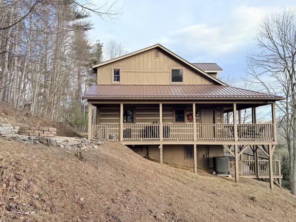 Secluded Boone Cabin w/ Hot Tub + Views