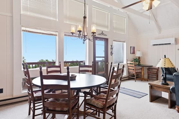 Beech Mtn Chalet | Long-Range Views, Sleeps 9, AC - Image 1